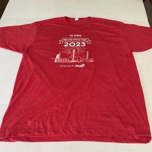 E275 (102A) NC State Coca-Cola 2023 Tee NWOT Sz. XL Red & White Week 2023